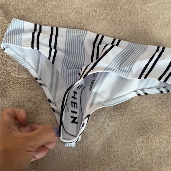 Bikini - Picture 3 of 6